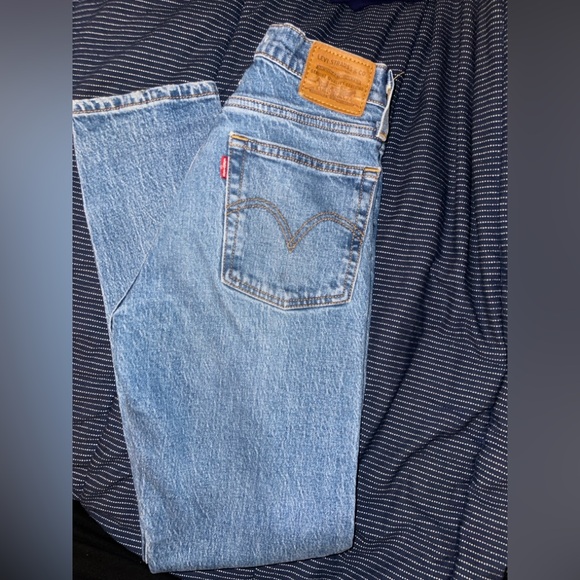 Women’s Levi's Premium Wedgie Light Blue Jeans Size 24/29 Inseam Buttonfly - Picture 1 of 12